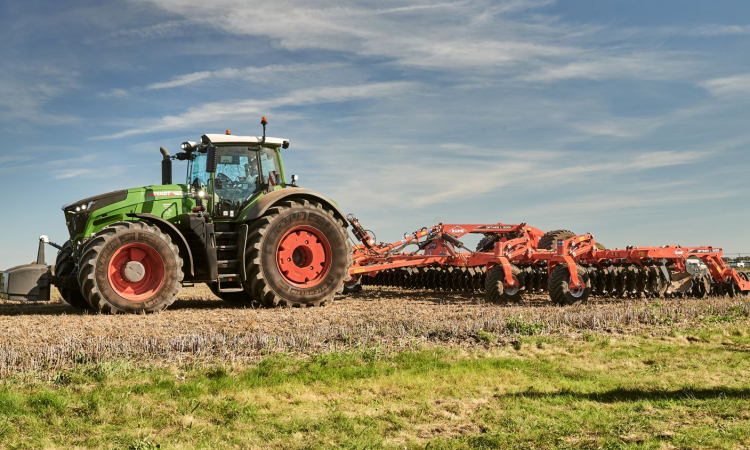 Dynamiczne pokazy maszyn rolniczych na Wystawie AGRO SHOW 2025